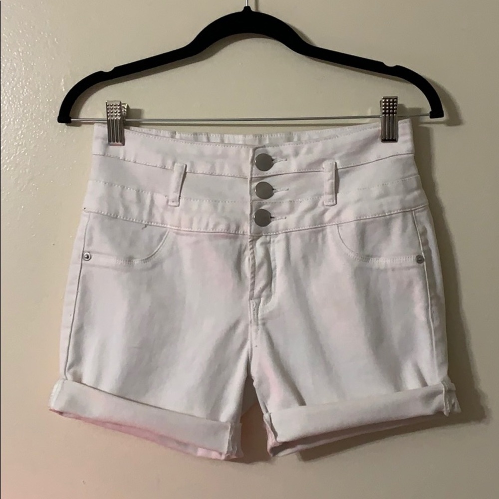 Size 9 Ashley Mason White High-Waisted Shorts